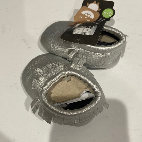 Romirus baby shoes Baby Moccasins fringe NWT silver 0-6 months size 1 - Picture 7 of 10